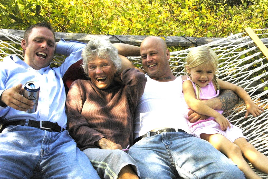 2007-09-22 07 Charley, Mom, Brian and Stella in Truro.jpg