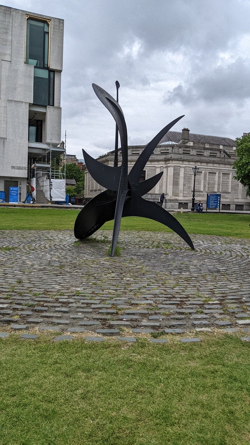 2022-05-30 191 Alexander Calder, Cactus Provisoire; Trinity College, Dublin.jpg