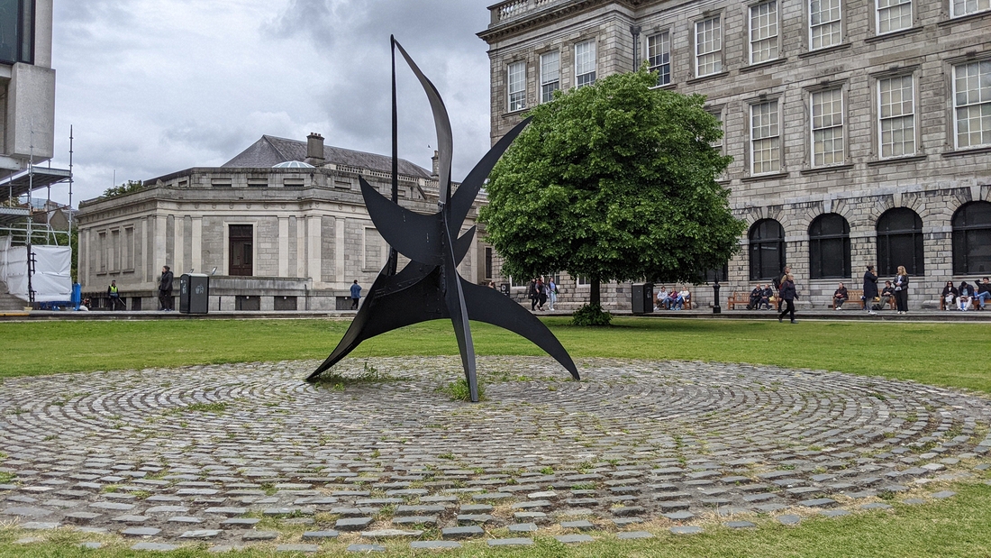 2022-05-30 198 Alexander Calder, Cactus Provisoire; Trinity College, Dublin.jpg