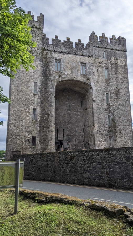 2022-05-31 090 Bunratty Castle, Bunratty.jpg