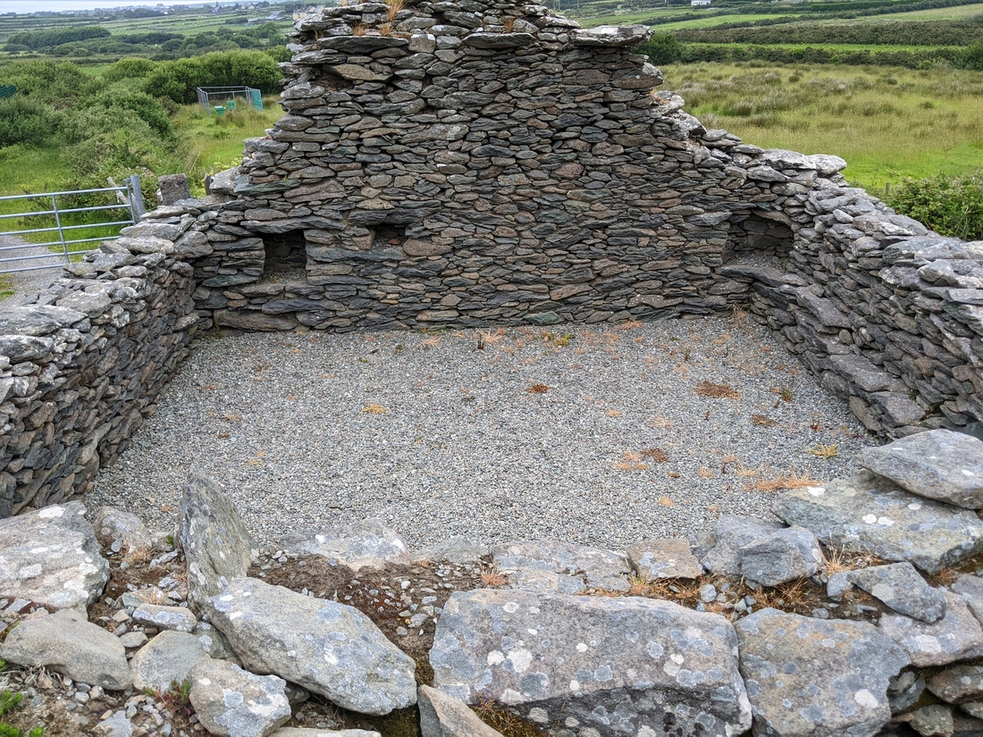 2022-06-05 324 Chancellor's House, Cosan na Naomh, Dingle Peninsula.jpg