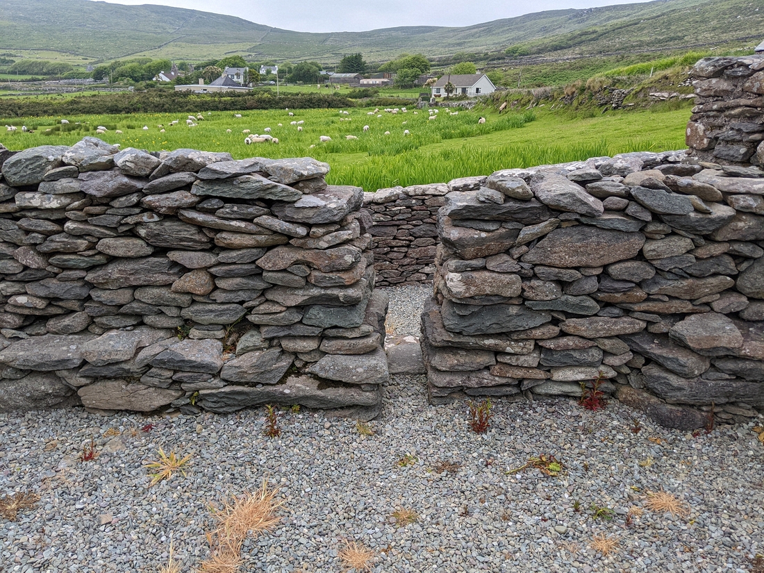 2022-06-05 327 Chancellor's House, Cosan na Naomh, Dingle Peninsula.jpg