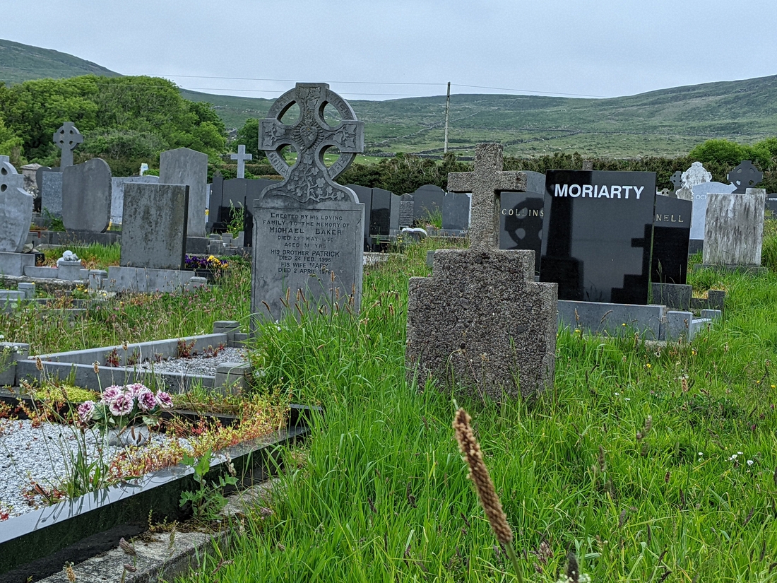 2022-06-05 332 Kilmalkedar Church, Cosan na Naomh, Dingle Peninsula.jpg