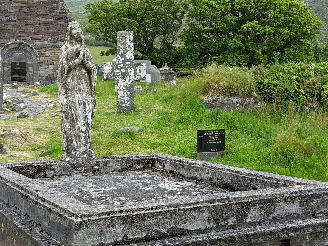 2022-06-05 336 Kilmalkedar Church, Cosan na Naomh, Dingle Peninsula.jpg