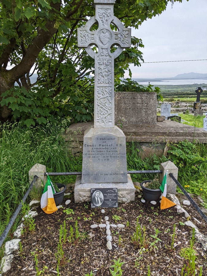 2022-06-05 338 Kilmalkedar Church, Cosan na Naomh, Dingle Peninsula.jpg