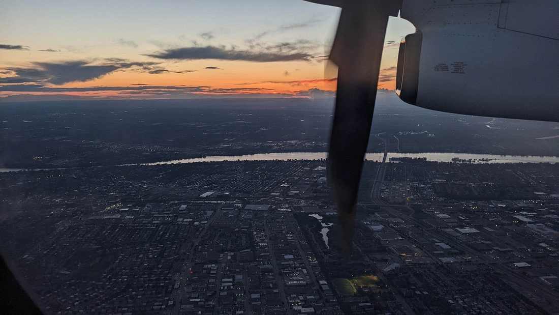 2022-06-10 017 Flight from Toronto to Montreal.jpg