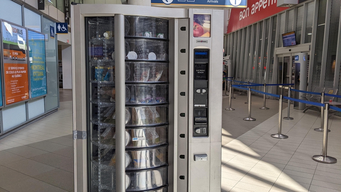 2022-06-11 04 Montreal bus depot.jpg