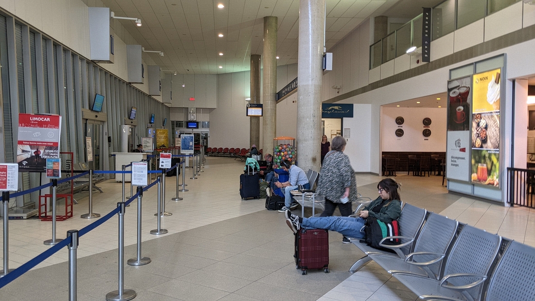2022-06-11 07 Montreal bus depot.jpg