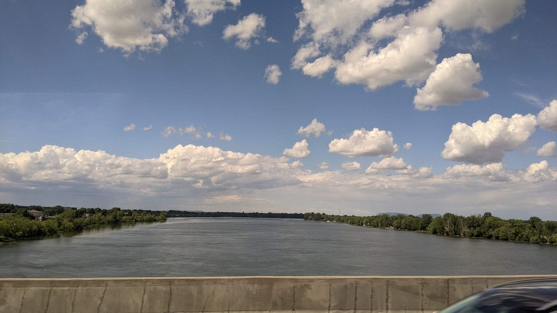 2022-06-11 21 Bus from Montreal to Boston.jpg