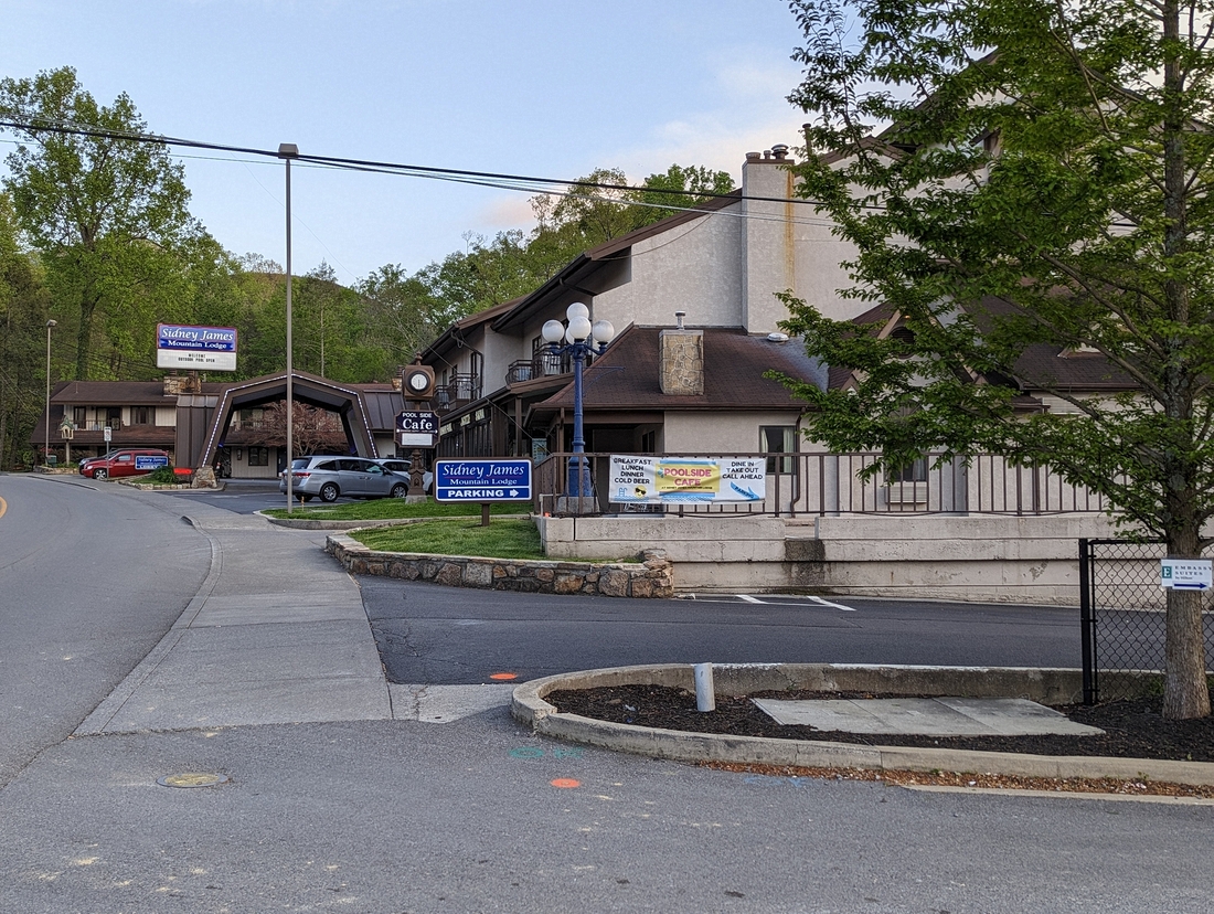 2023-04-19 17 Sidney James Mountain Lodge, Gatlinburg TN.jpg