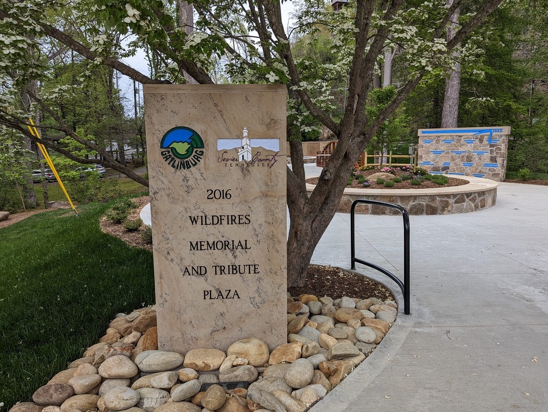 2023-04-21 01 Wildfires Memorial Park, up the hill from Sidney James, Gatlinburg TN.jpg