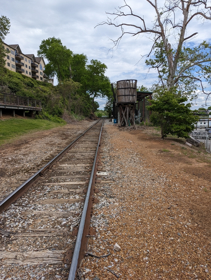 2023-04-23 41 Tennessee River walk, Knoxville TN.jpg