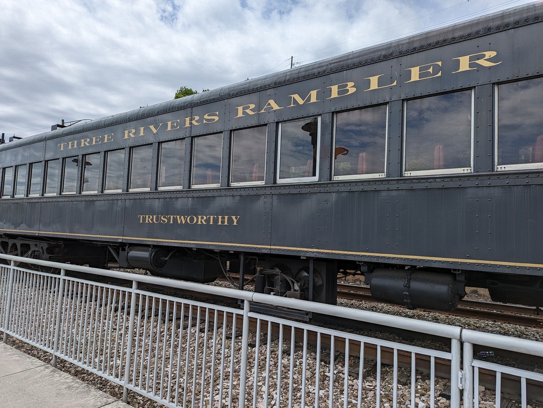 2023-04-23 49 Tennessee River walk, Knoxville TN.jpg