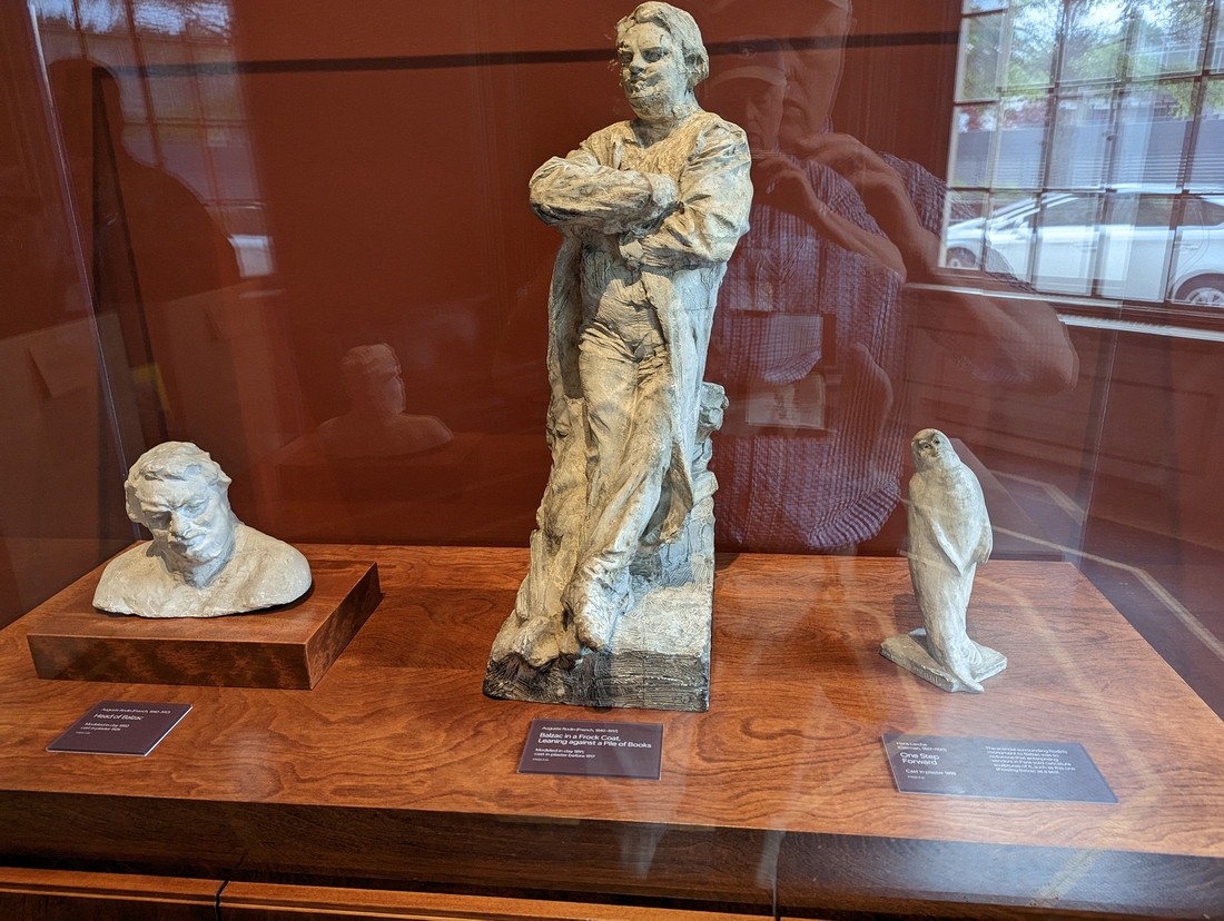 2023-05-08 058 Balzac in a Frock Coat, Leaning against a Pile of Books (center - clay 1891, plaster before 1917); Rodin Museum, Philadelphia.jpg