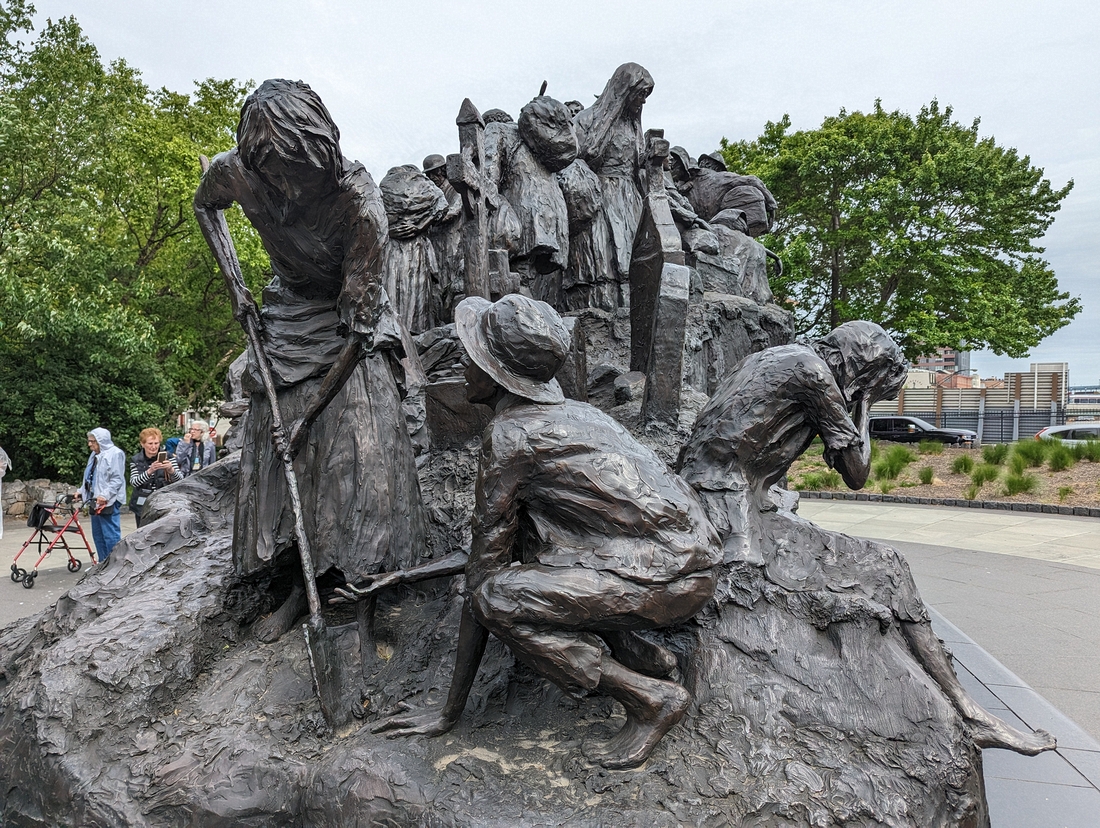 2023-05-09 08192 The Irish Memorial by Glenna Goodacre (2002), Philadelphia.jpg