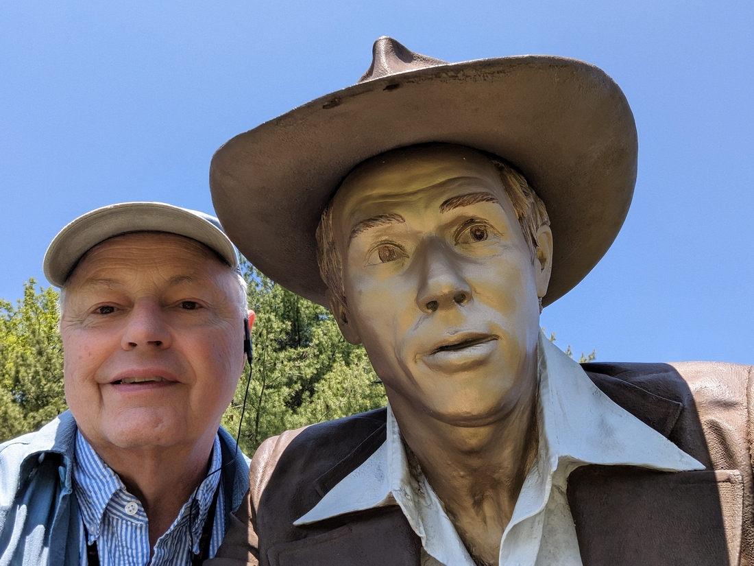 2023-05-10 219 Pete with Farmer; Grounds for Sculpture, Hamilton NJ.jpg
