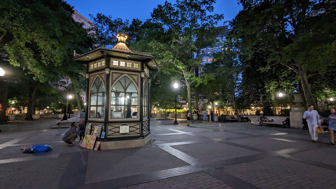 2023-05-10 422 Rittenhouse Square, Philadelphia PA.jpg