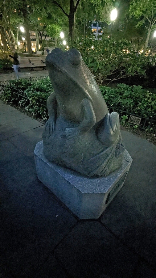 2023-05-10 423 Giant Frog, Cornelia van A Chapin; Rittenhouse Square, Philadelphia PA.jpg
