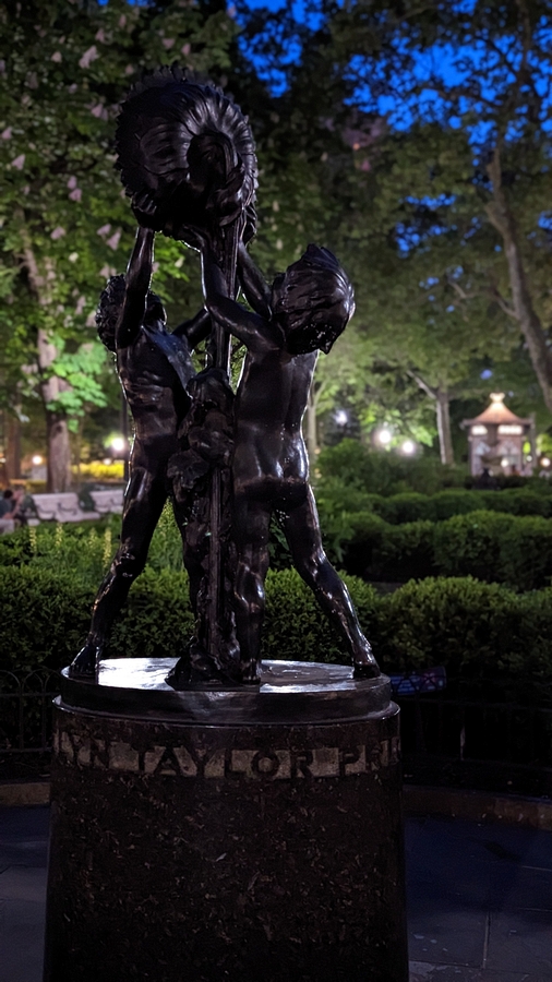2023-05-10 430 Evelyn Taylor Price Memorial Sundial (1947), Beatrice Fenton; Rittenhouse Square, Philadelphia PA.jpg