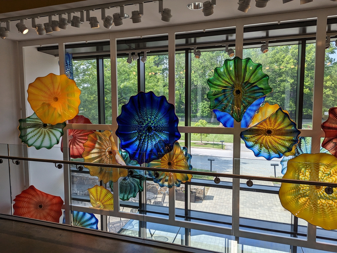 2023-05-11 s581 Persian Window (blown glass, 1999-2000), Dale Chihuly; Delaware Museum of Art.jpg